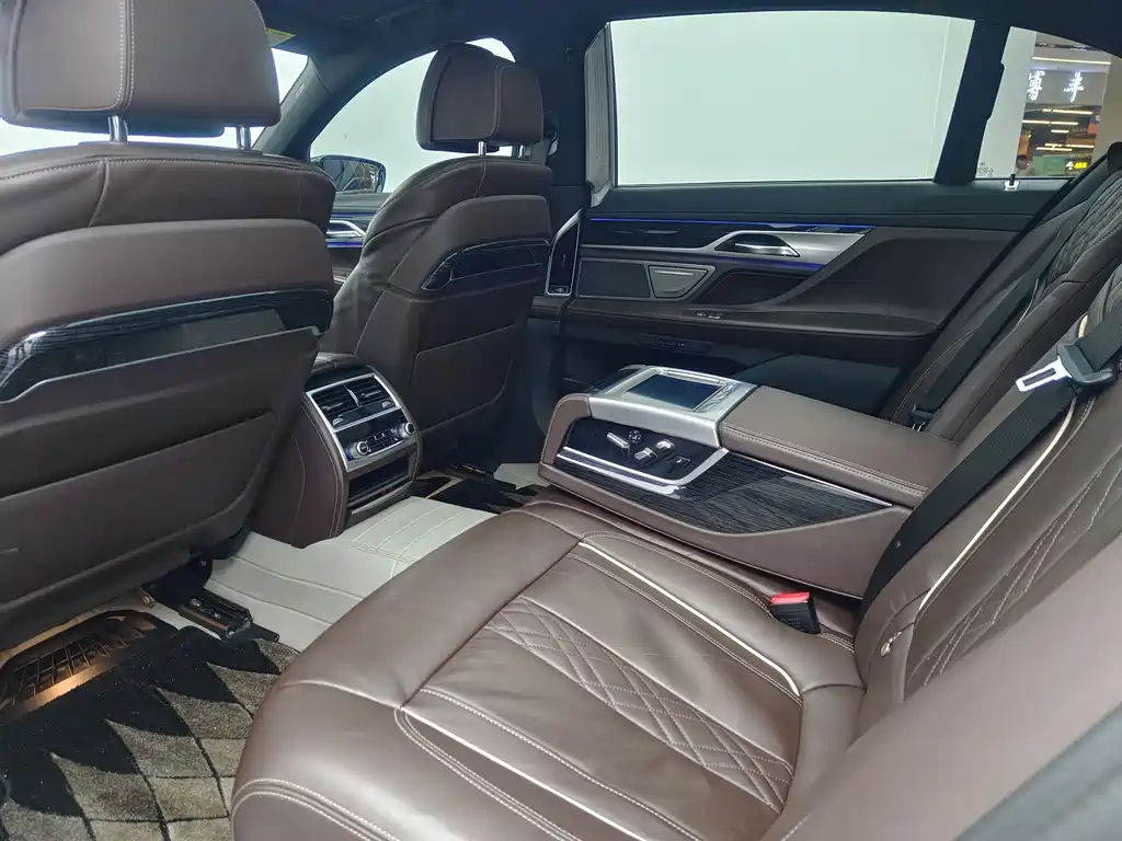 BMW 7 Series 2021 — фото 14