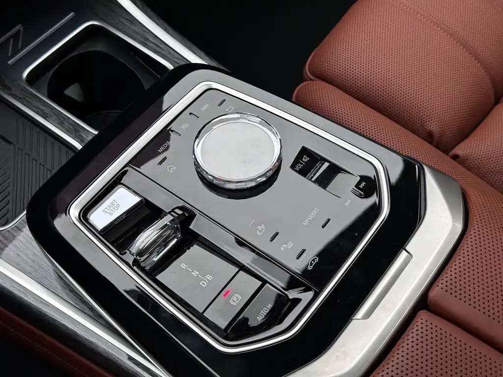 BMW i7 2023 — фото 7