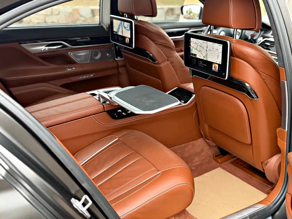 BMW 7 Series 2019 — фото 14