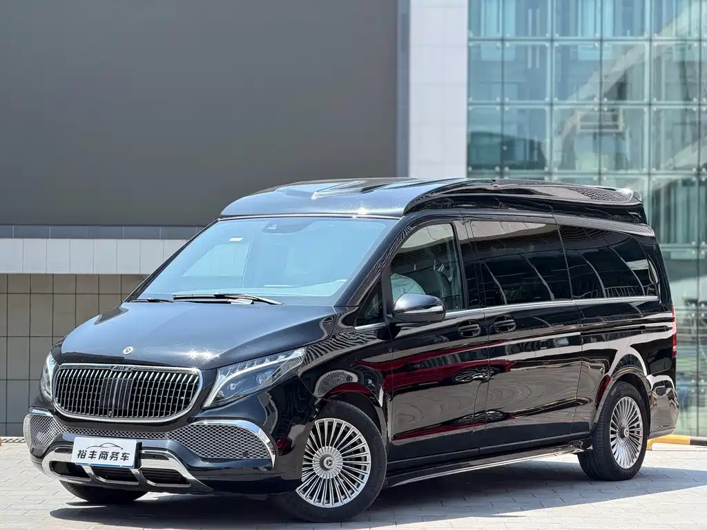 Mercedes-Benz V-Class 2024 — фото 1