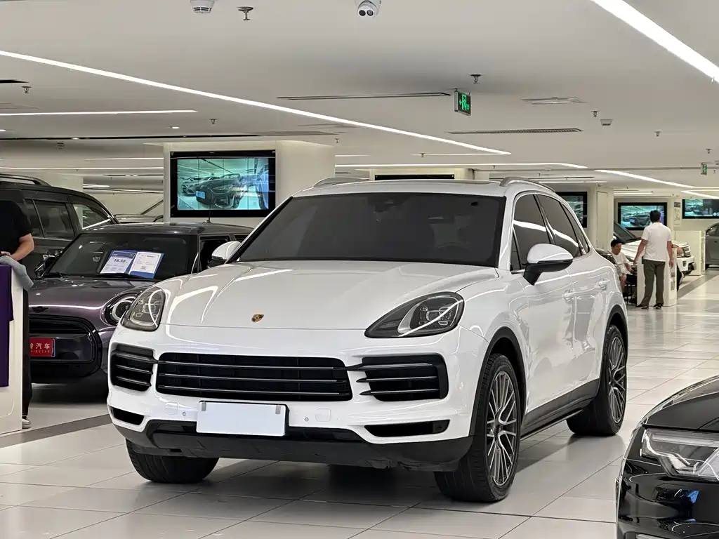 Porsche Cayenne 2019 — фото 1