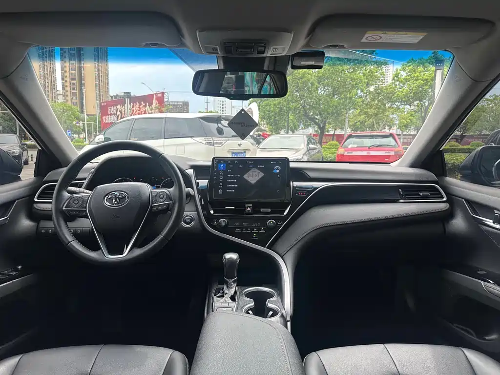 Toyota Camry 2022 — фото 16