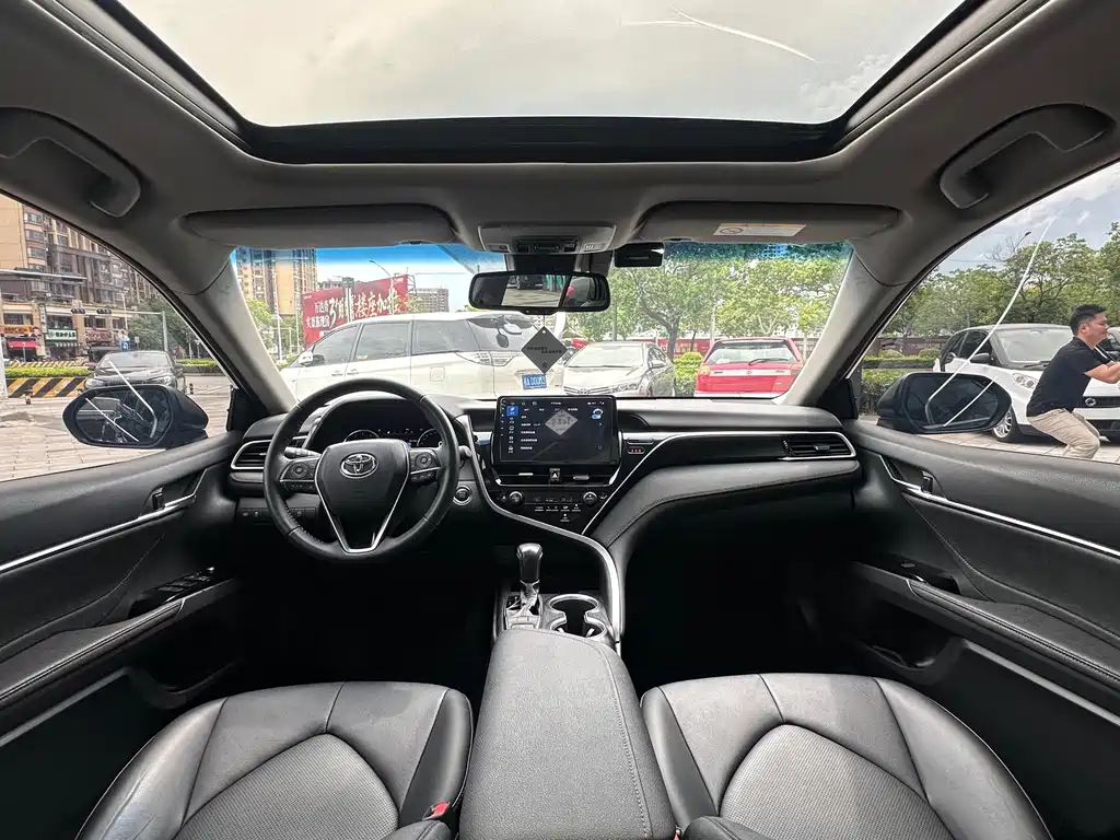 Toyota Camry 2022 — фото 15