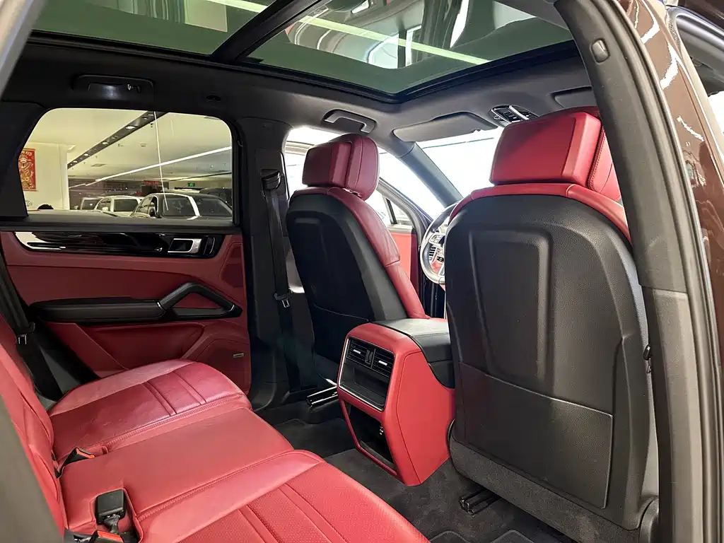 Porsche Cayenne 2019 — фото 16