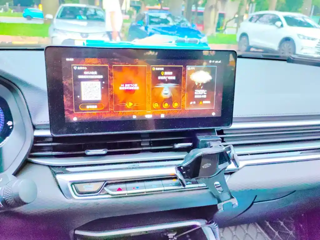 Geely Emgrand 2023