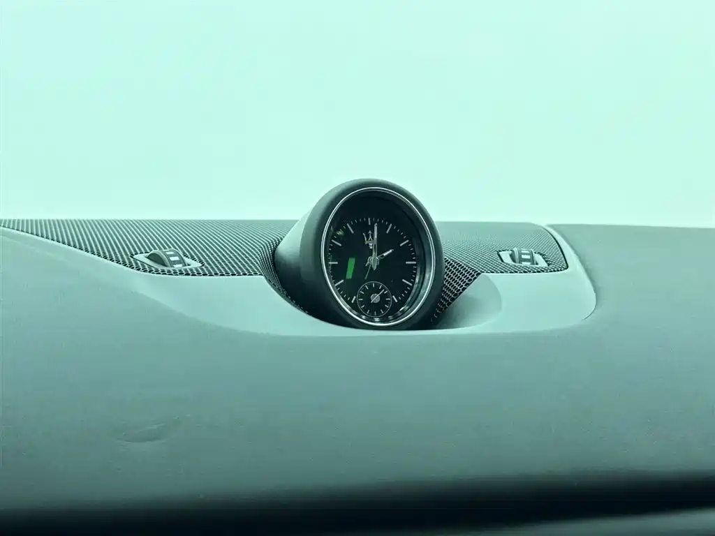 Maserati Levante 2018 — фото 15