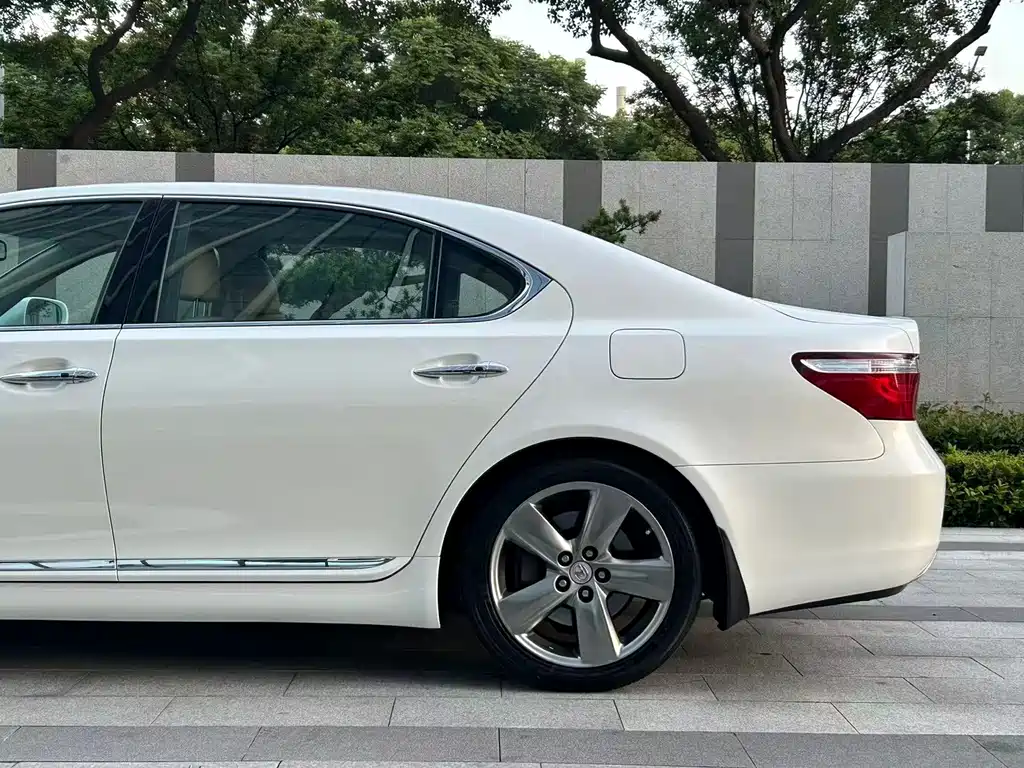 Lexus LS 2008