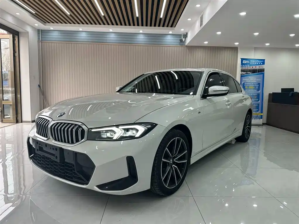 BMW 3 Series 2023 — фото 1