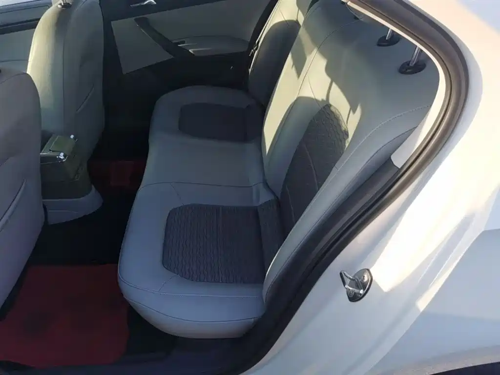 Skoda Rapid 2015 — фото 17