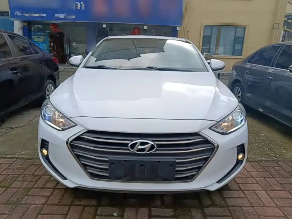 Hyundai Elantra 2018 — фото 3