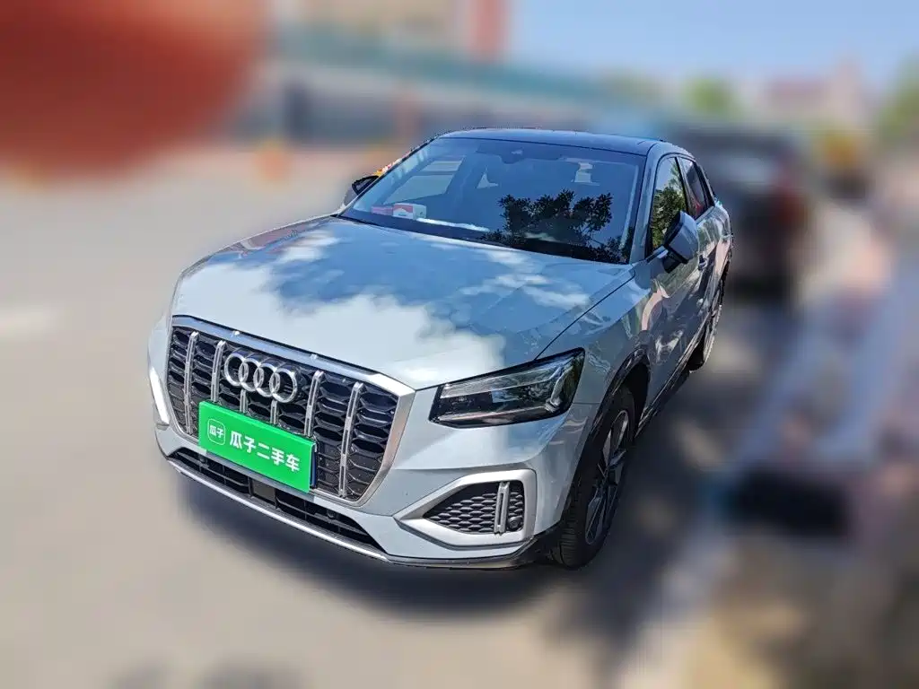 Audi Q2L 2022 — фото 1