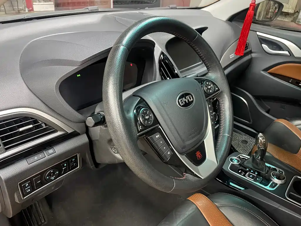 BYD Qin NEV 2015 — фото 9