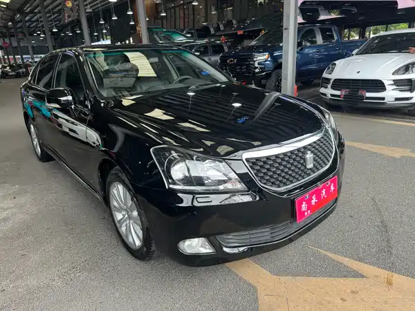 Toyota Crown 2011