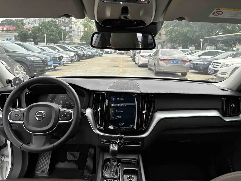 Volvo XC60 2019 — фото 10