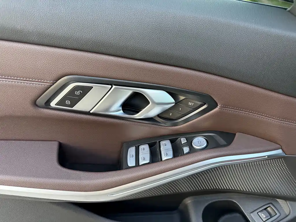 BMW 3 Series 2023 — фото 18