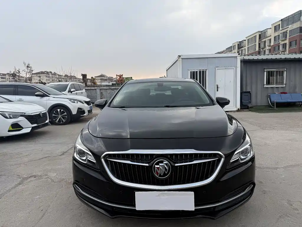 Buick LaCrosse 2017 — фото 2
