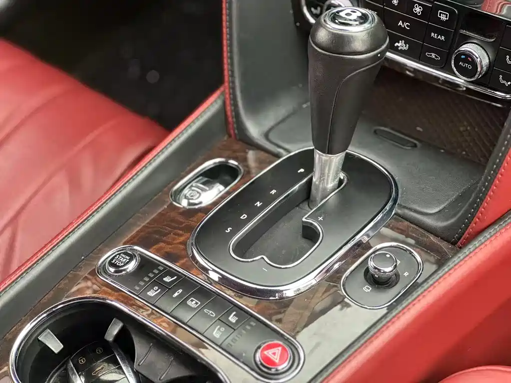 Bentley Flying Spur 2016 — фото 10