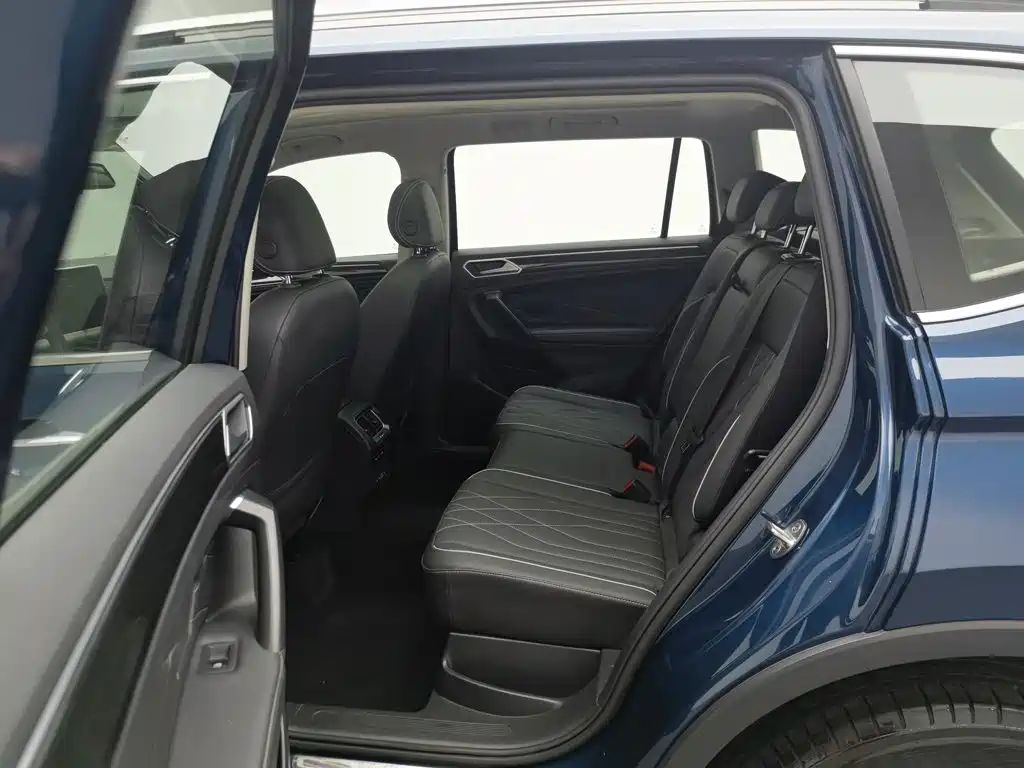 Volkswagen Tiguan L 2022 — фото 15