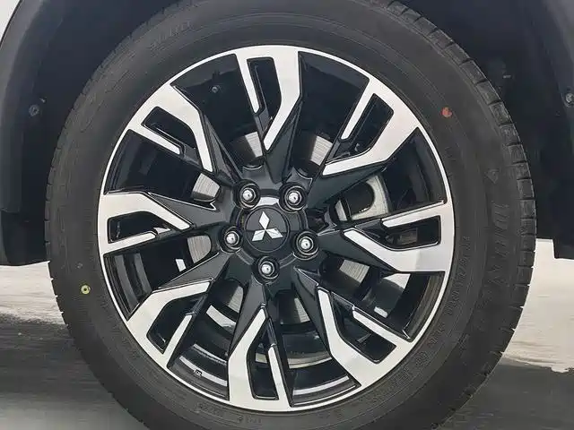 Mitsubishi Outlander 2021 — фото 16