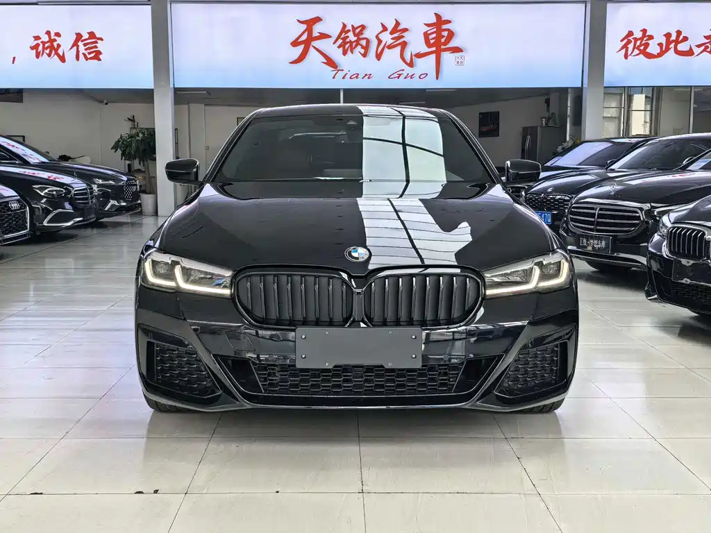 BMW 5 Series 2022 — фото 1
