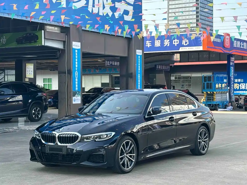 BMW 3 Series 2022 — фото 1