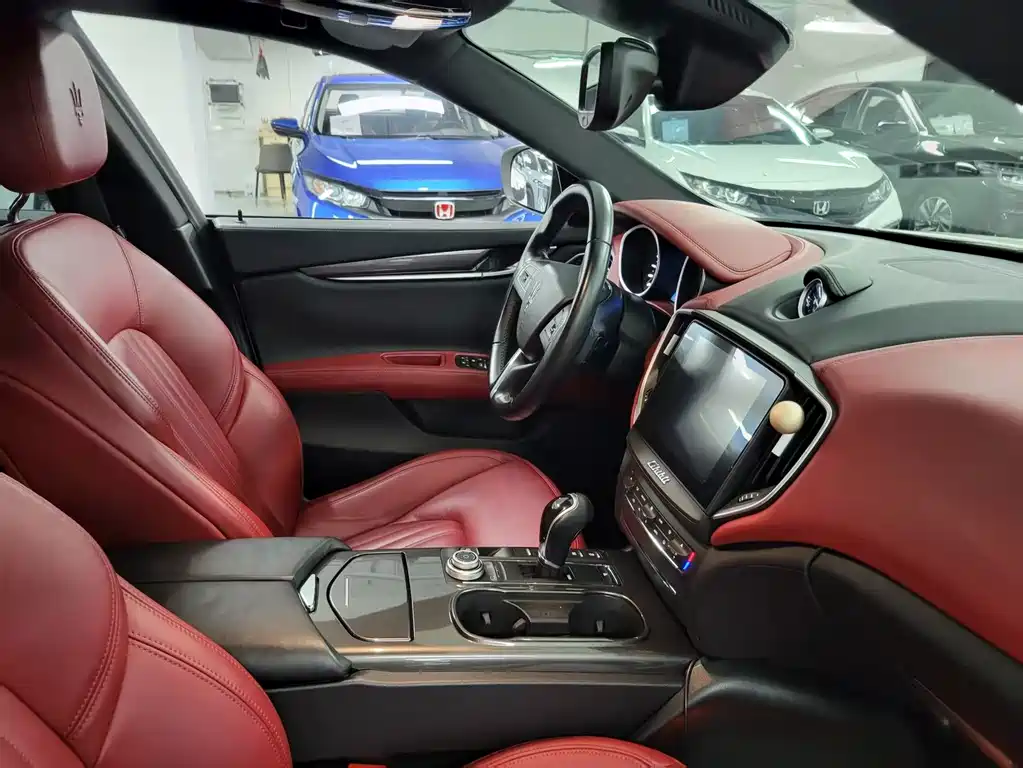 Maserati Ghibli 2018 — фото 15