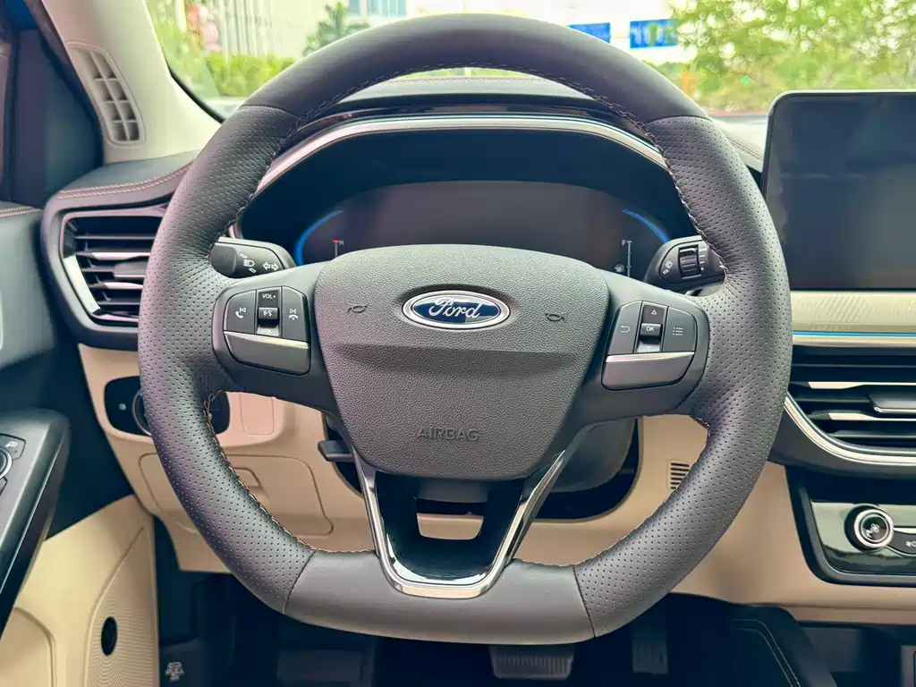 Ford Focus 2021 — фото 15