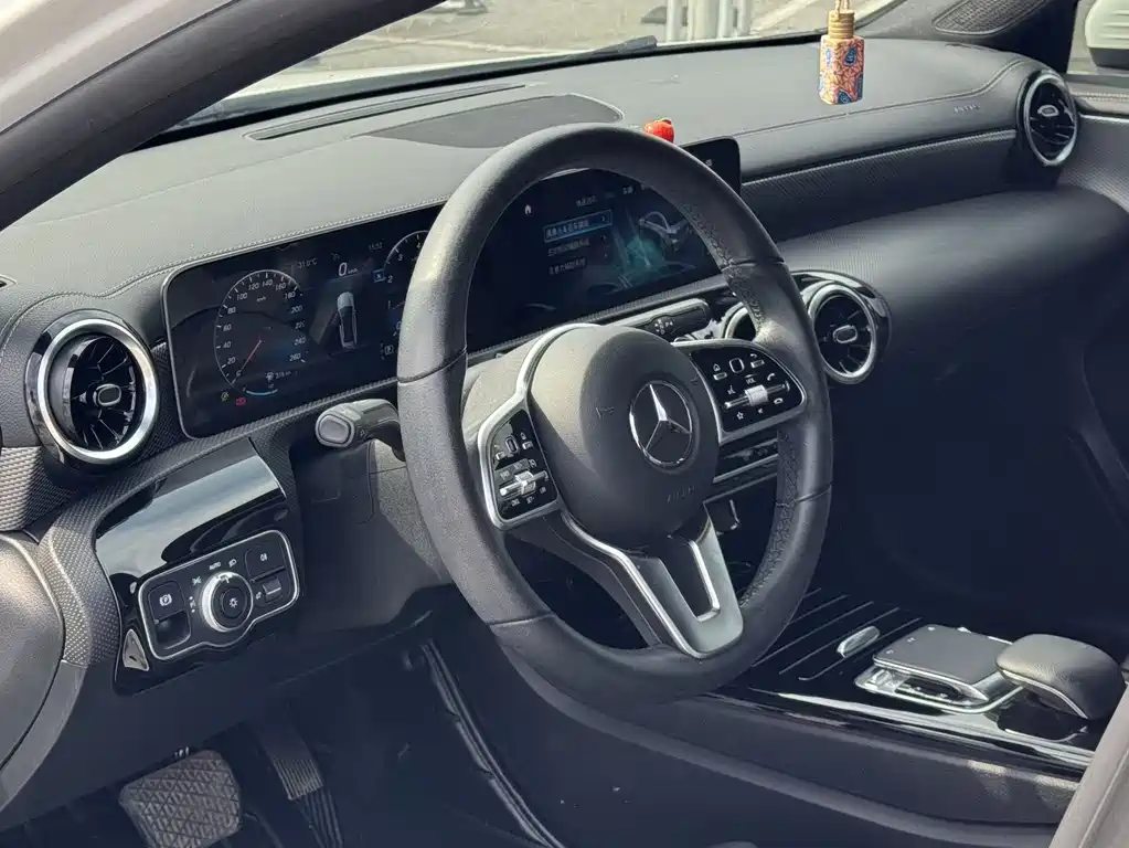 Mercedes-Benz A-Class 2019 — фото 15