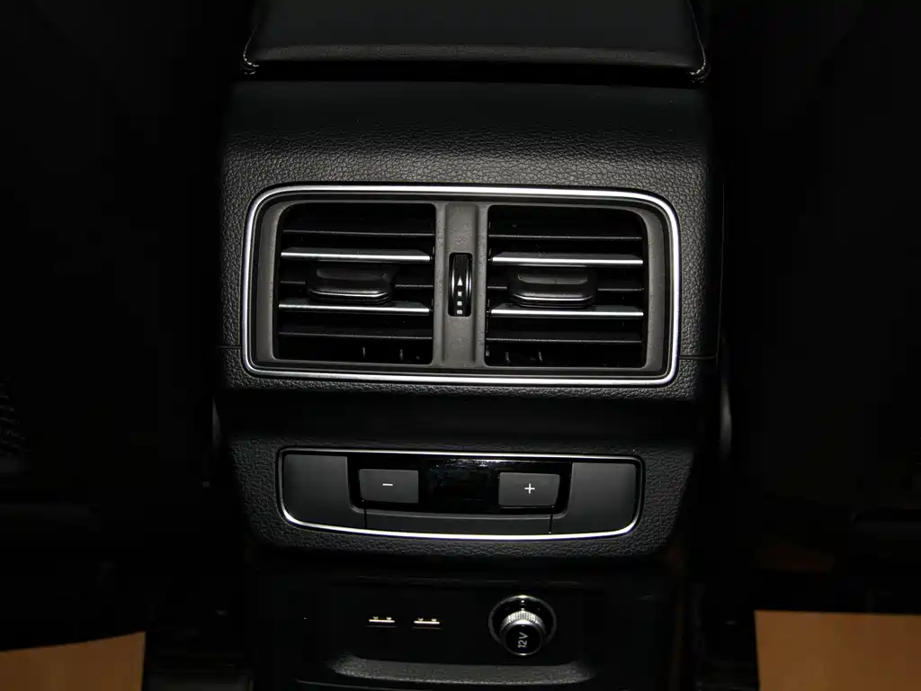 Audi Q5L 2024 — фото 14