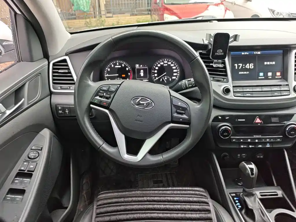 Hyundai Tucson 2015 — фото 11