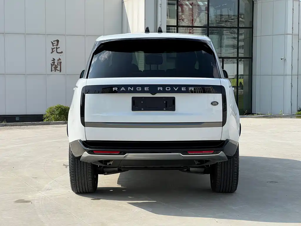Land Rover Range Rover 2023 — фото 25