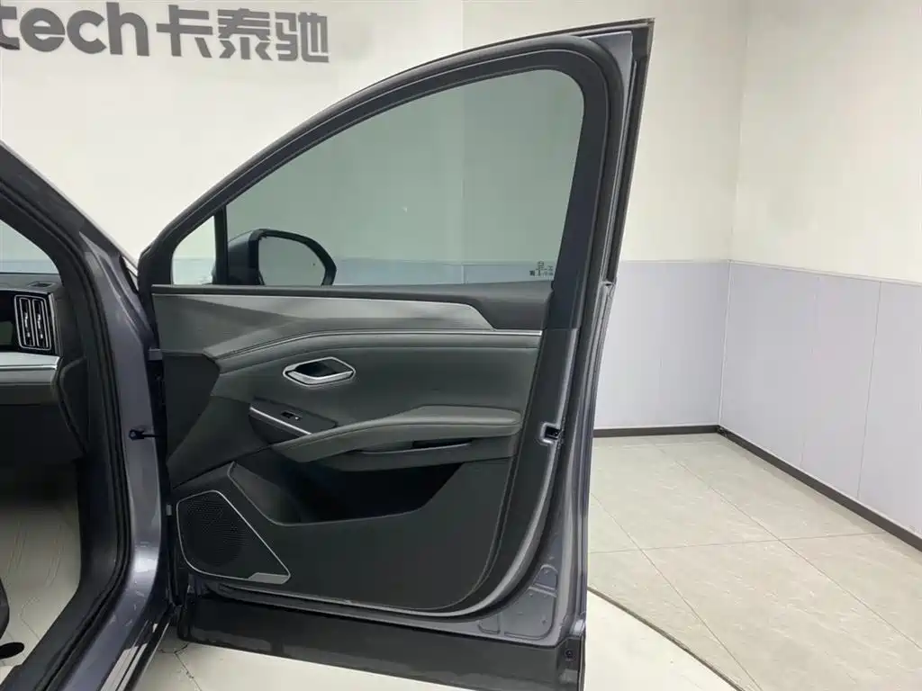 BYD L DM-i 2026 — фото 28