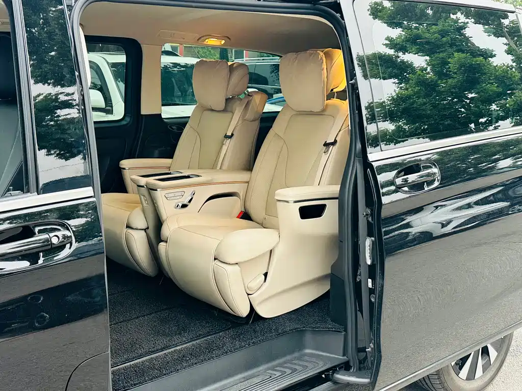 Mercedes-Benz Vito 2023 — фото 11
