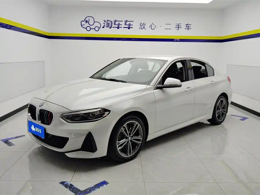 BMW 1 Series 2021 — фото 1
