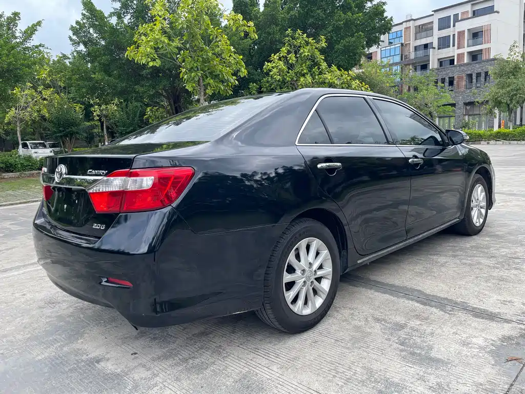 Toyota Camry 2014 — фото 9
