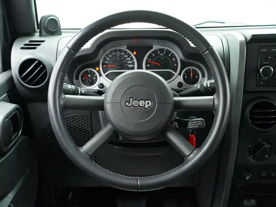 Jeep Wrangler 2010 — фото 17
