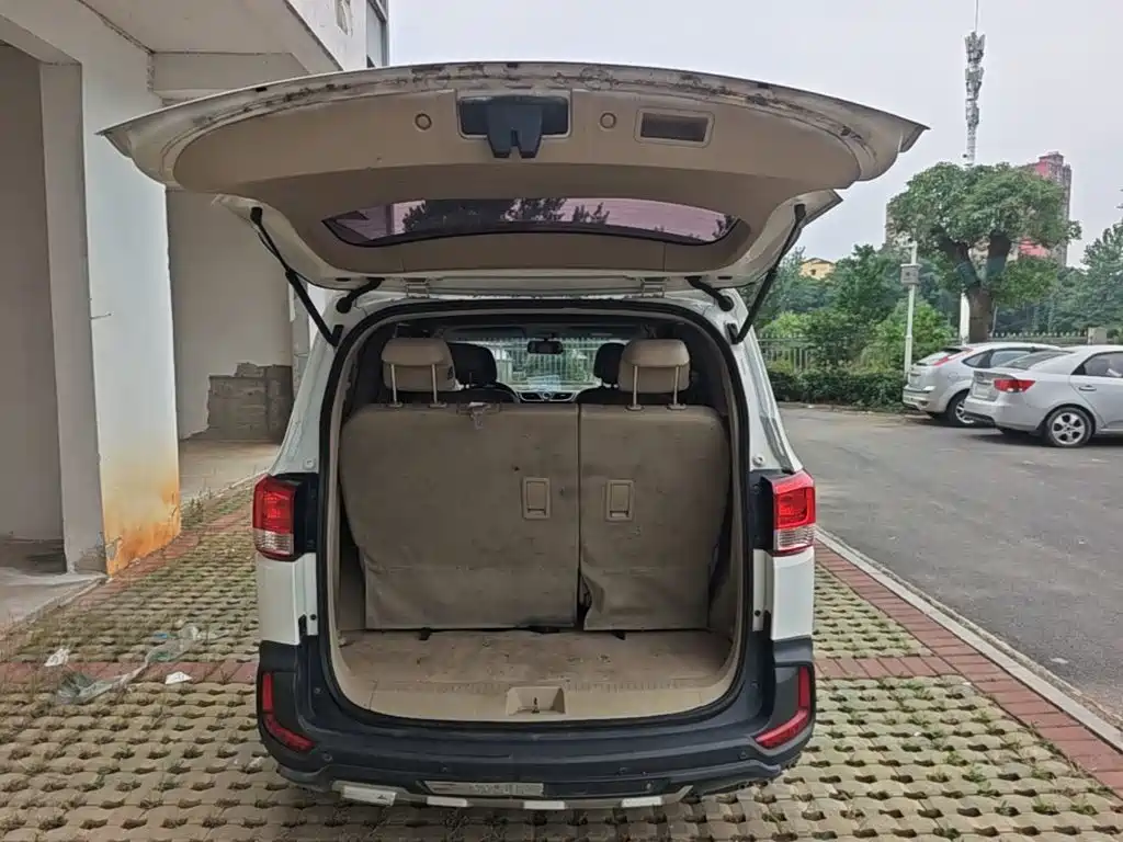 Wuling Hongguang 2016 — фото 15