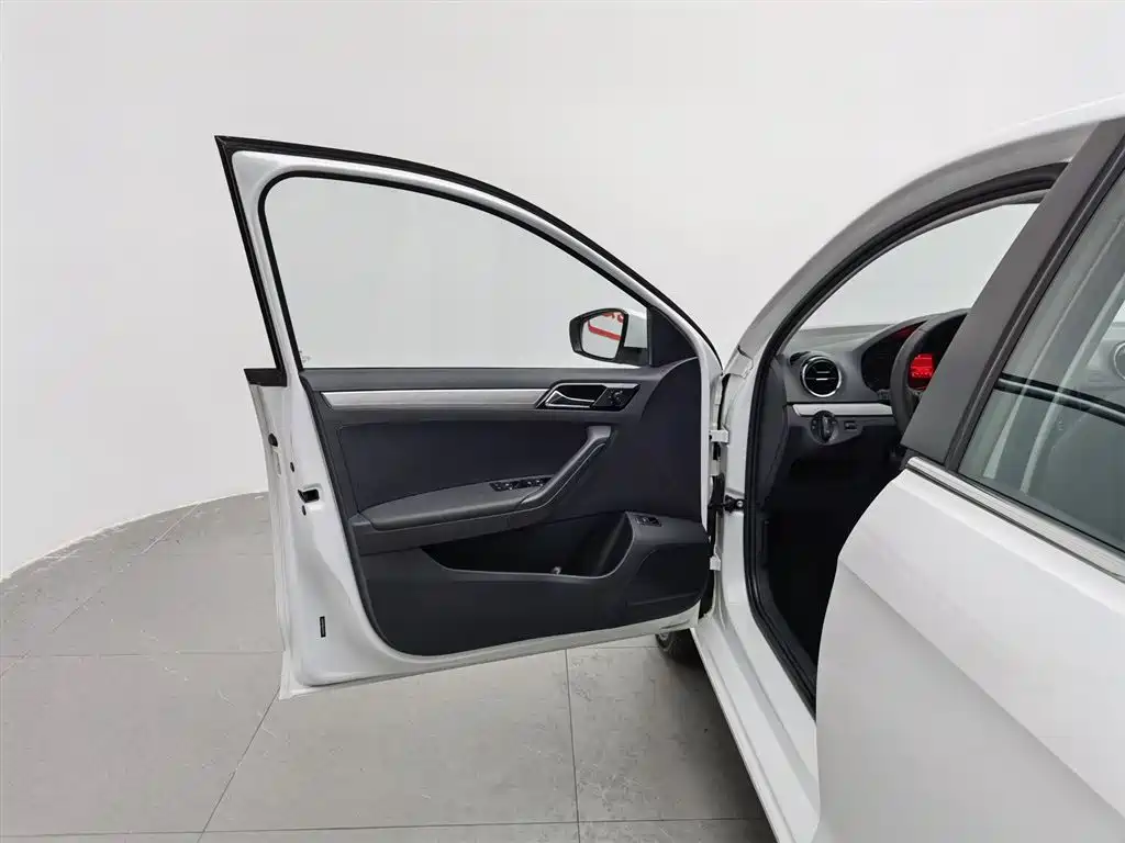 Volkswagen Jetta 2018 — фото 8
