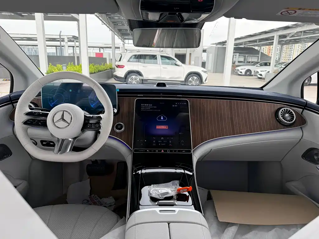 Mercedes-Benz EQE 2025 — фото 10