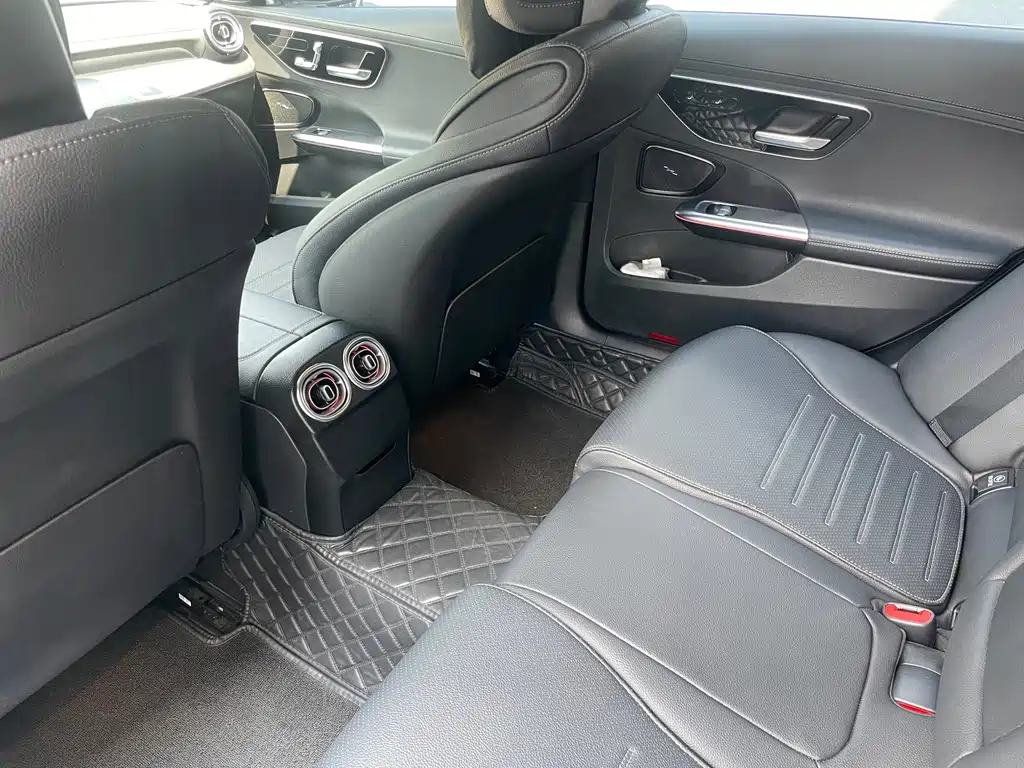 Mercedes-Benz C-Class 2023 — фото 11