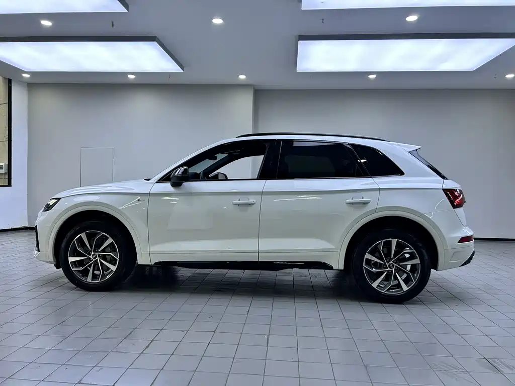 Audi Q5L 2023 — фото 4