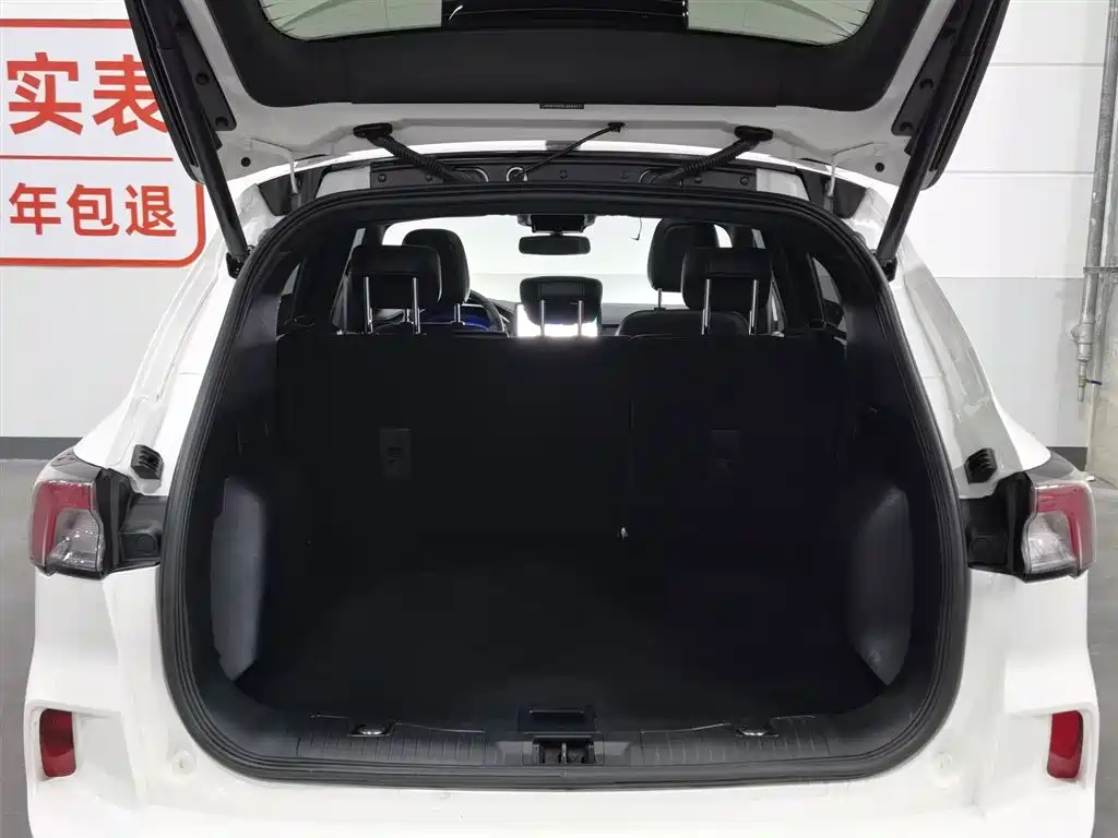 Ford Escape 2020 — фото 16