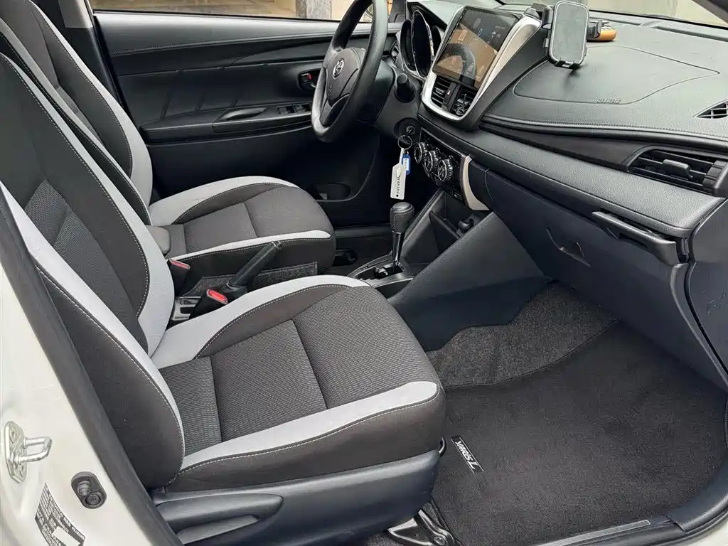 Toyota Yaris L 2021 — фото 11