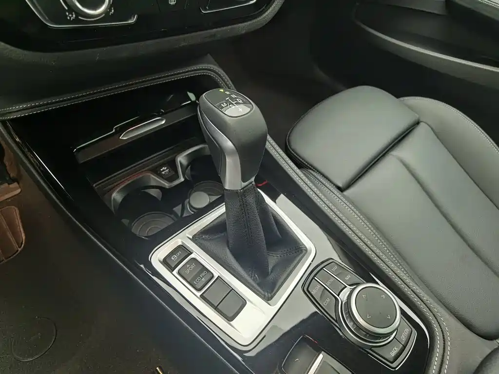 BMW 1 Series 2019 — фото 13