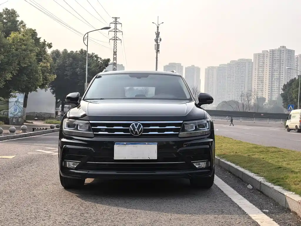 Volkswagen Tiguan L 2021 — фото 2