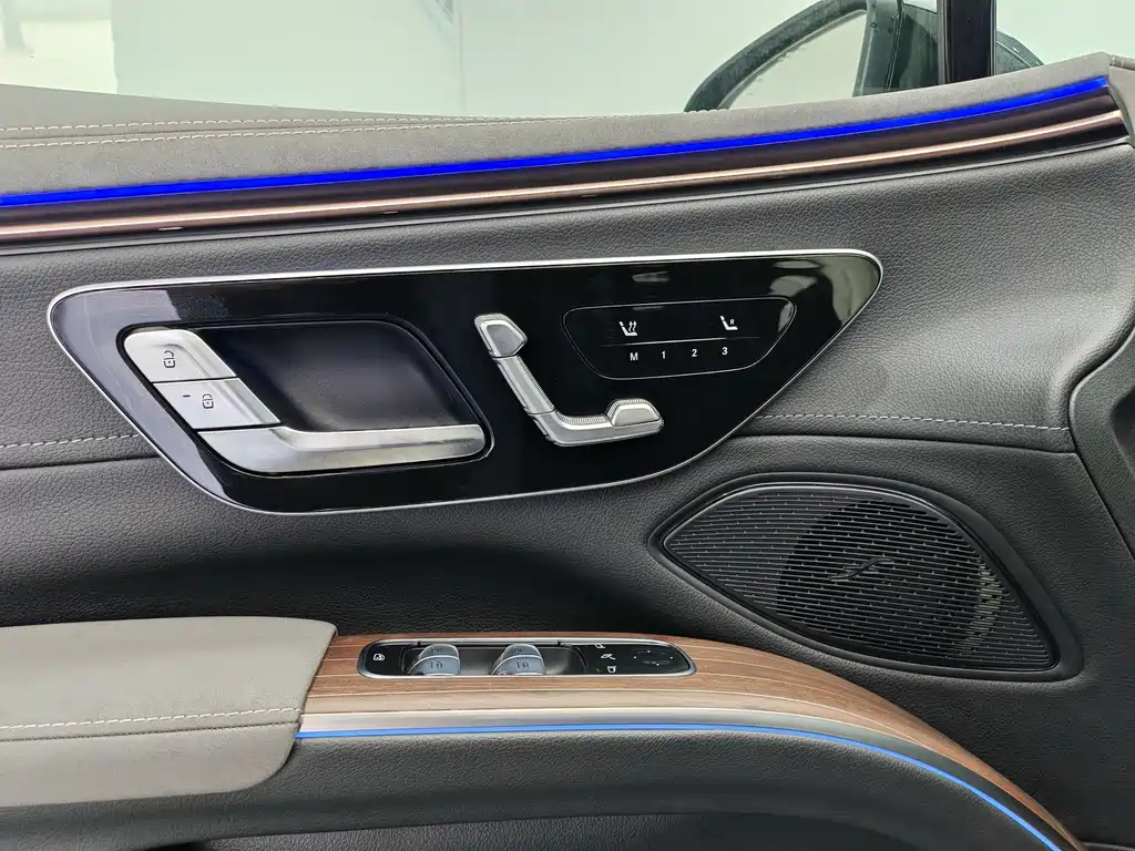 Mercedes-Benz EQS SUV 2025 — фото 18