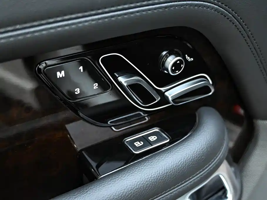 Land Rover Range Rover 2022 — фото 17