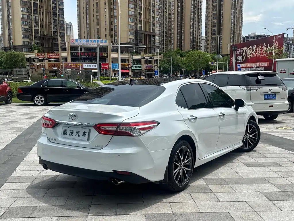 Toyota Camry 2021 — фото 8