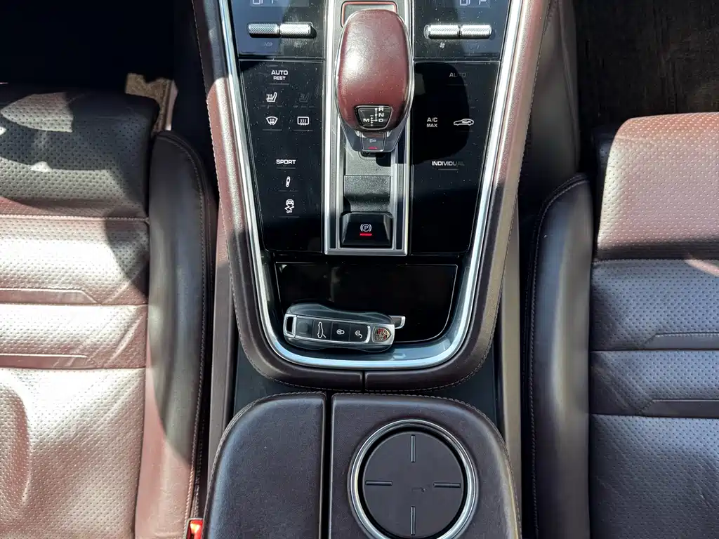 Porsche Panamera 2019 — фото 17