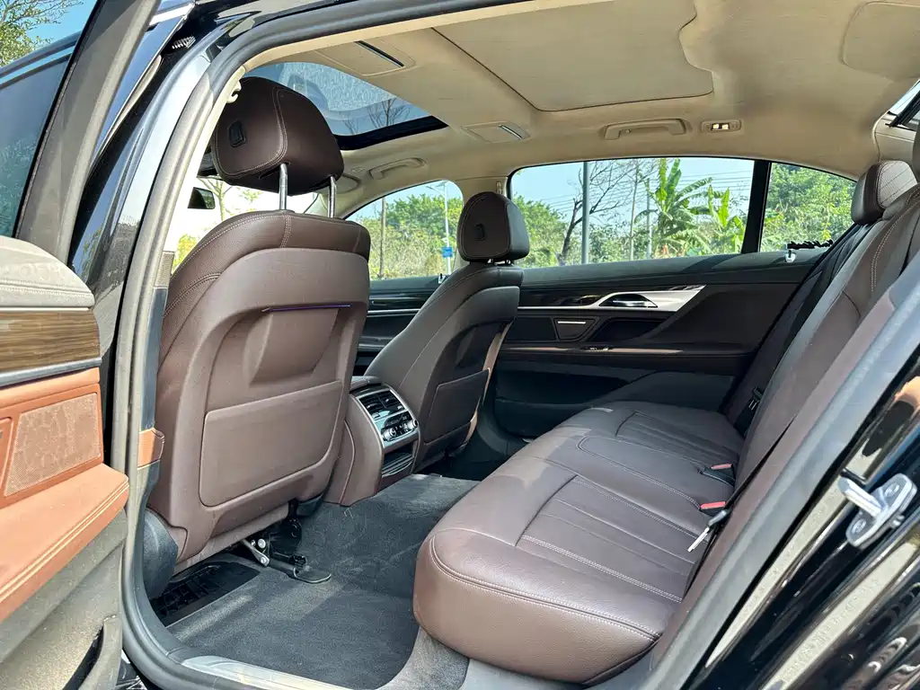 BMW 7 Series 2019 — фото 16